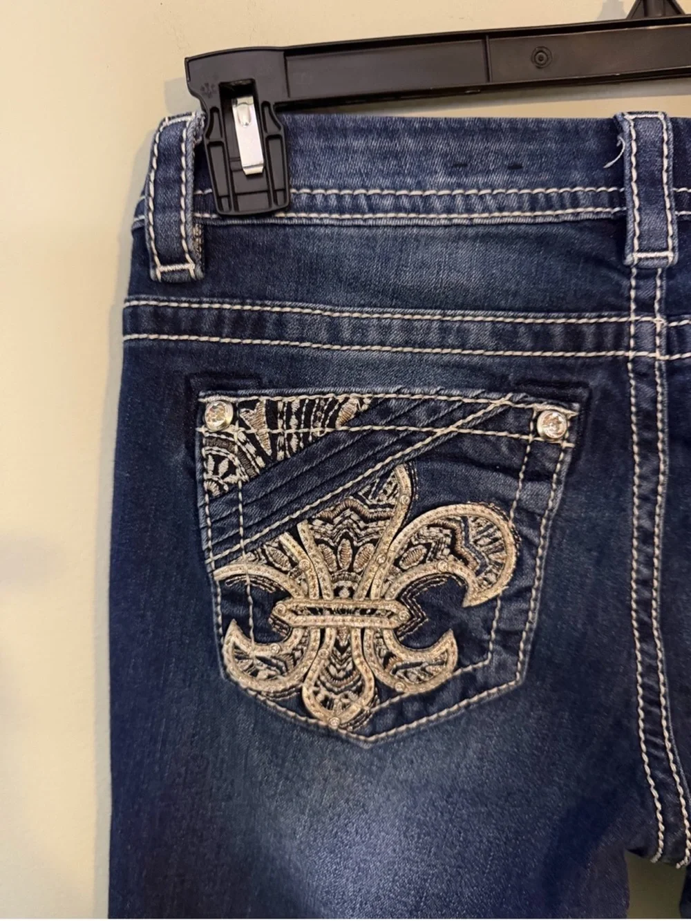 Gorgeous Miss Me Mid-Rise Easy Skinny Jeans With Embellished Pockets 31” Inseam